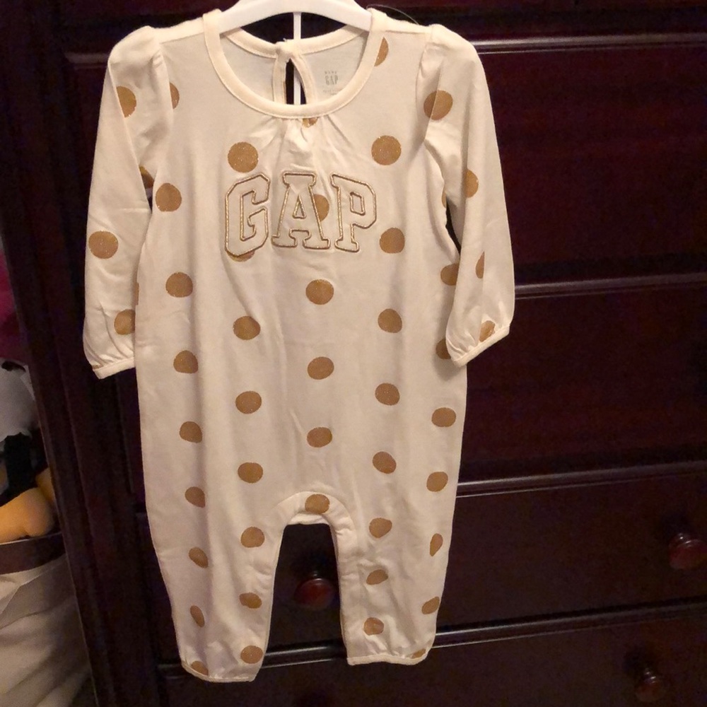 Baby Gap one piece 12-18m. gold polka dots